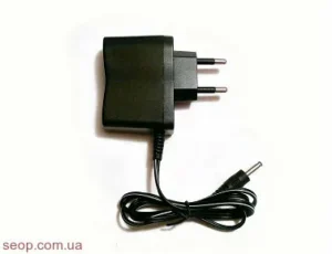 Zaryadnoe ustrojstvo dlya elektroshokerov so s"emnym istochnikom pitaniya 1